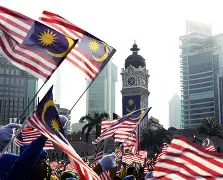 马来西亚羽毛球队险胜日本羽毛球队，李宗伟高光表现