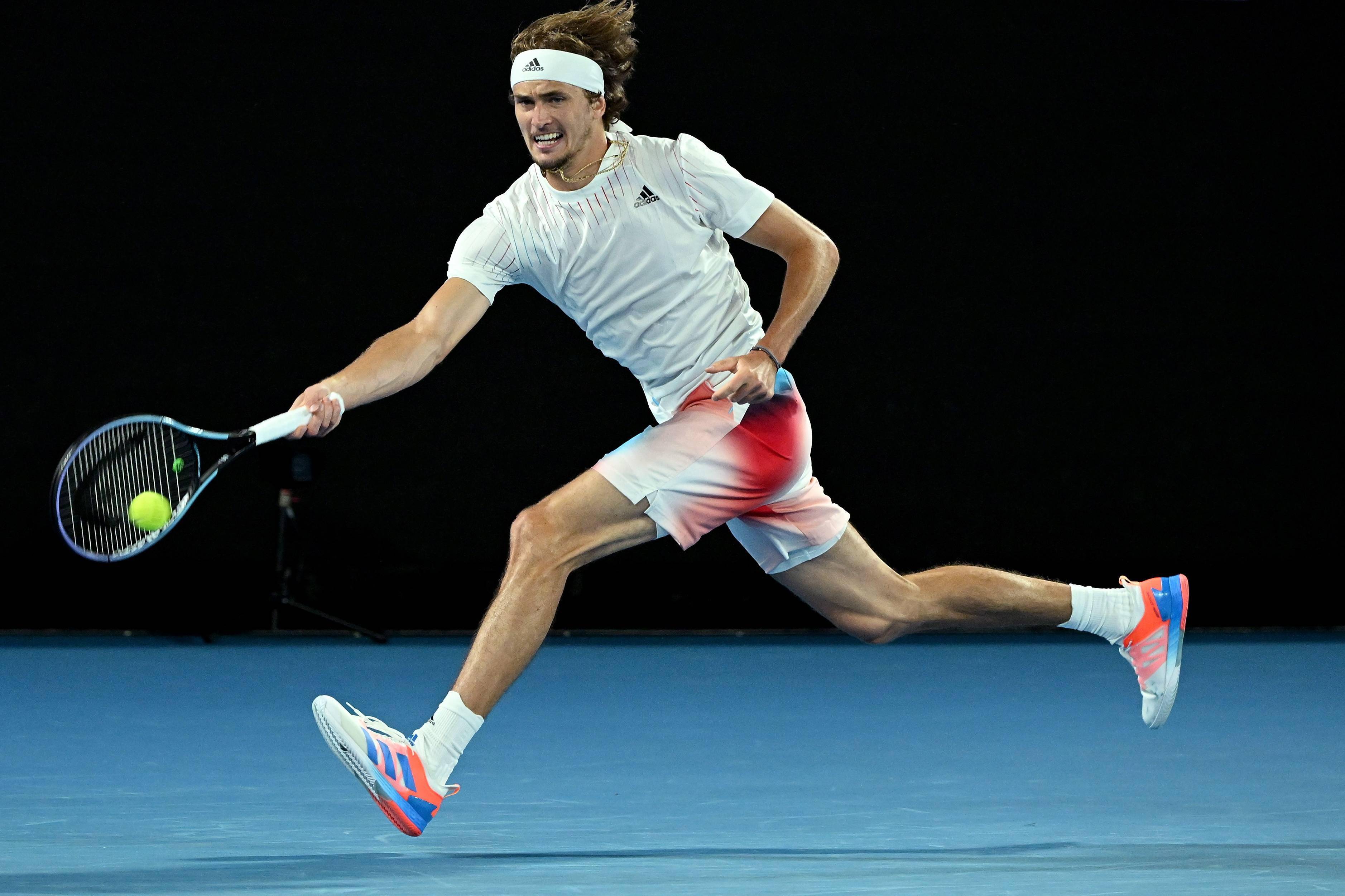 世界网球队逆转英国网球队,兹维列夫统治全场 世界网球队逆转英国网球队,兹维列夫统治全场