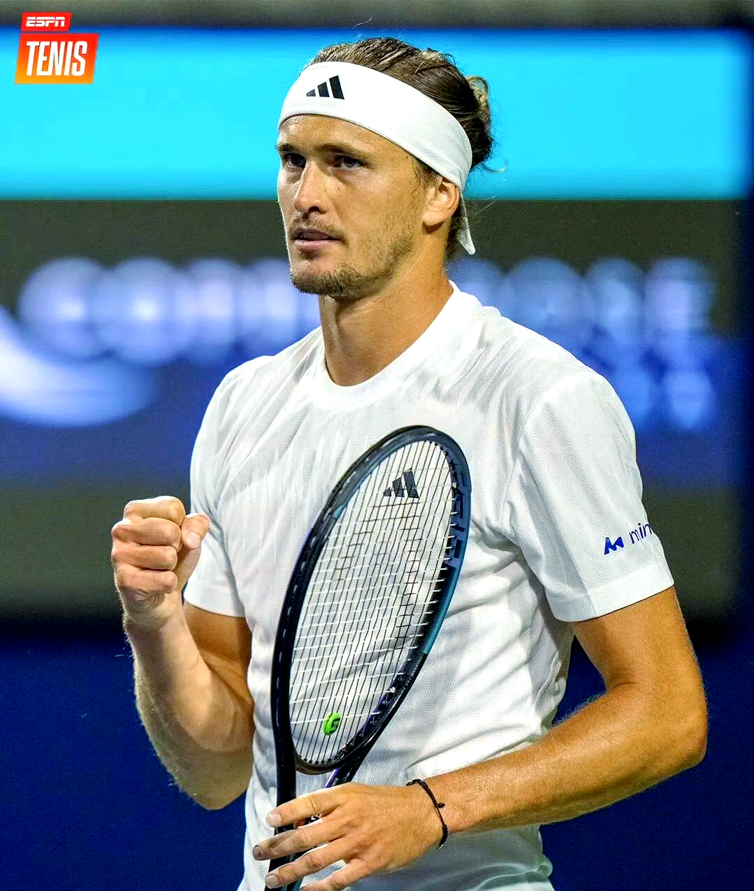 世界网球队逆转英国网球队,兹维列夫统治全场 世界网球队逆转英国网球队,兹维列夫统治全场