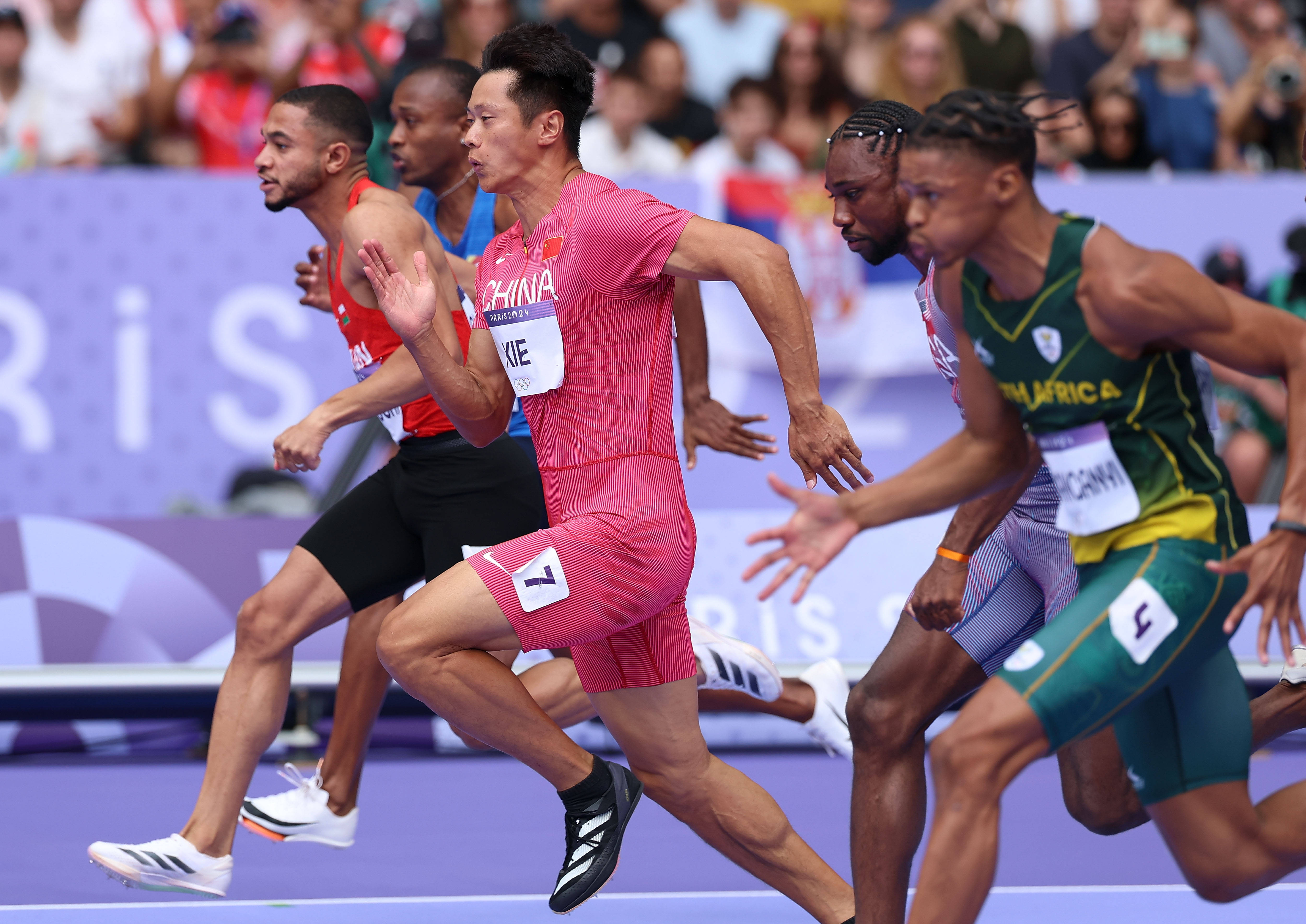 奥运会选手刷新世界纪录，震撼全场