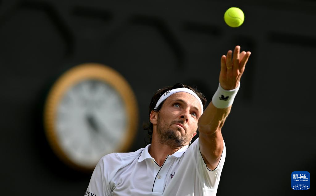 美网轻取温网,兹维列夫点燃赛场 美网轻取温网,兹维列夫点燃赛场