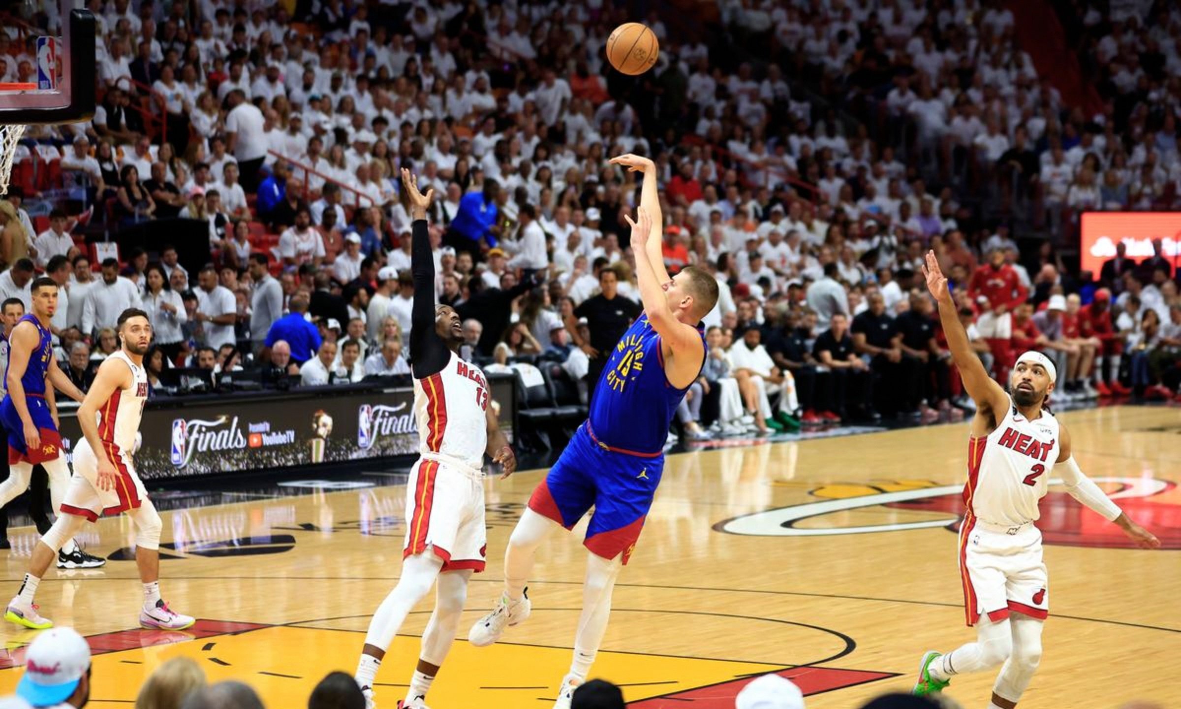 公牛碾压江苏队，约基奇刷新纪录