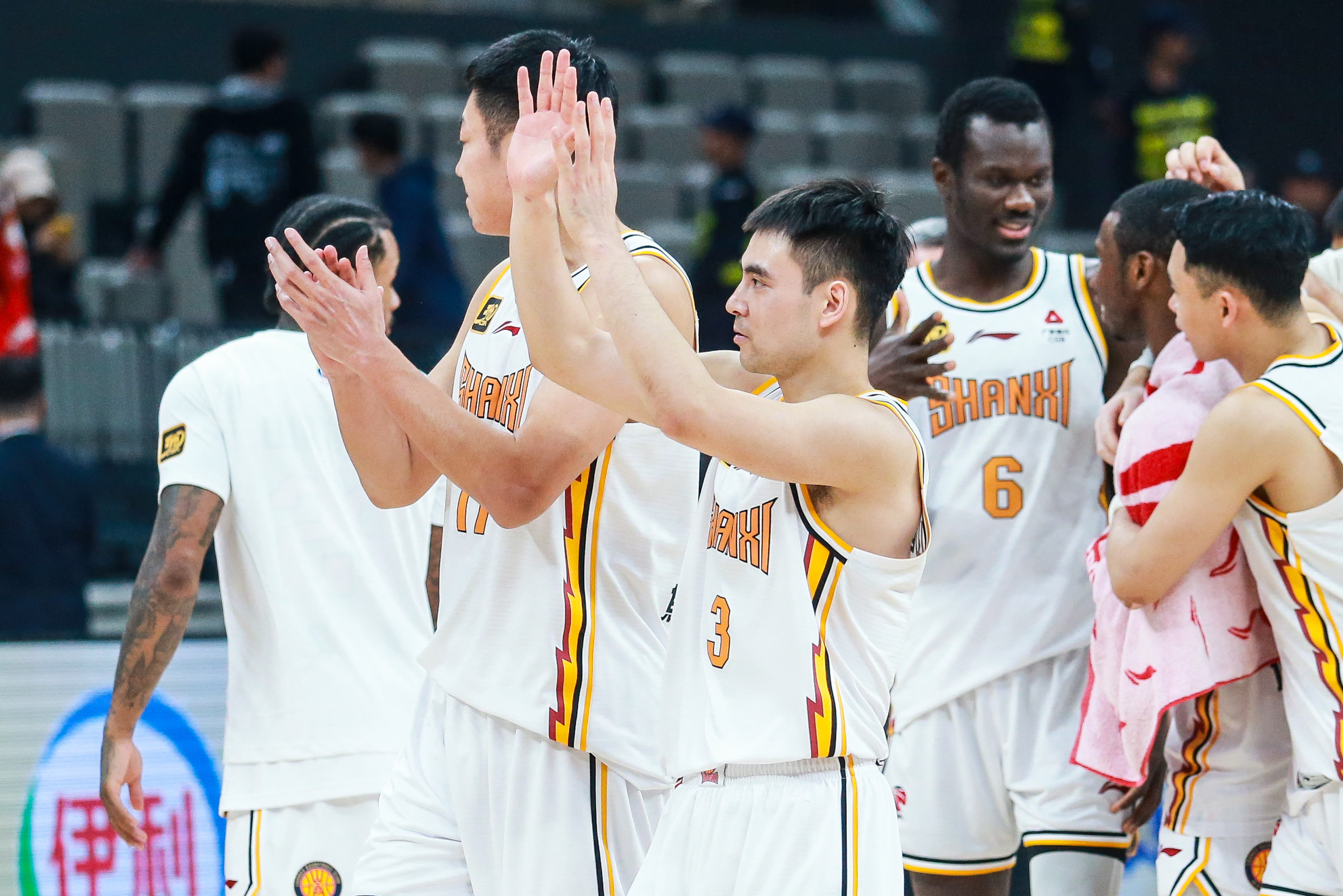 山西队力克广东队，塔图姆点燃赛场