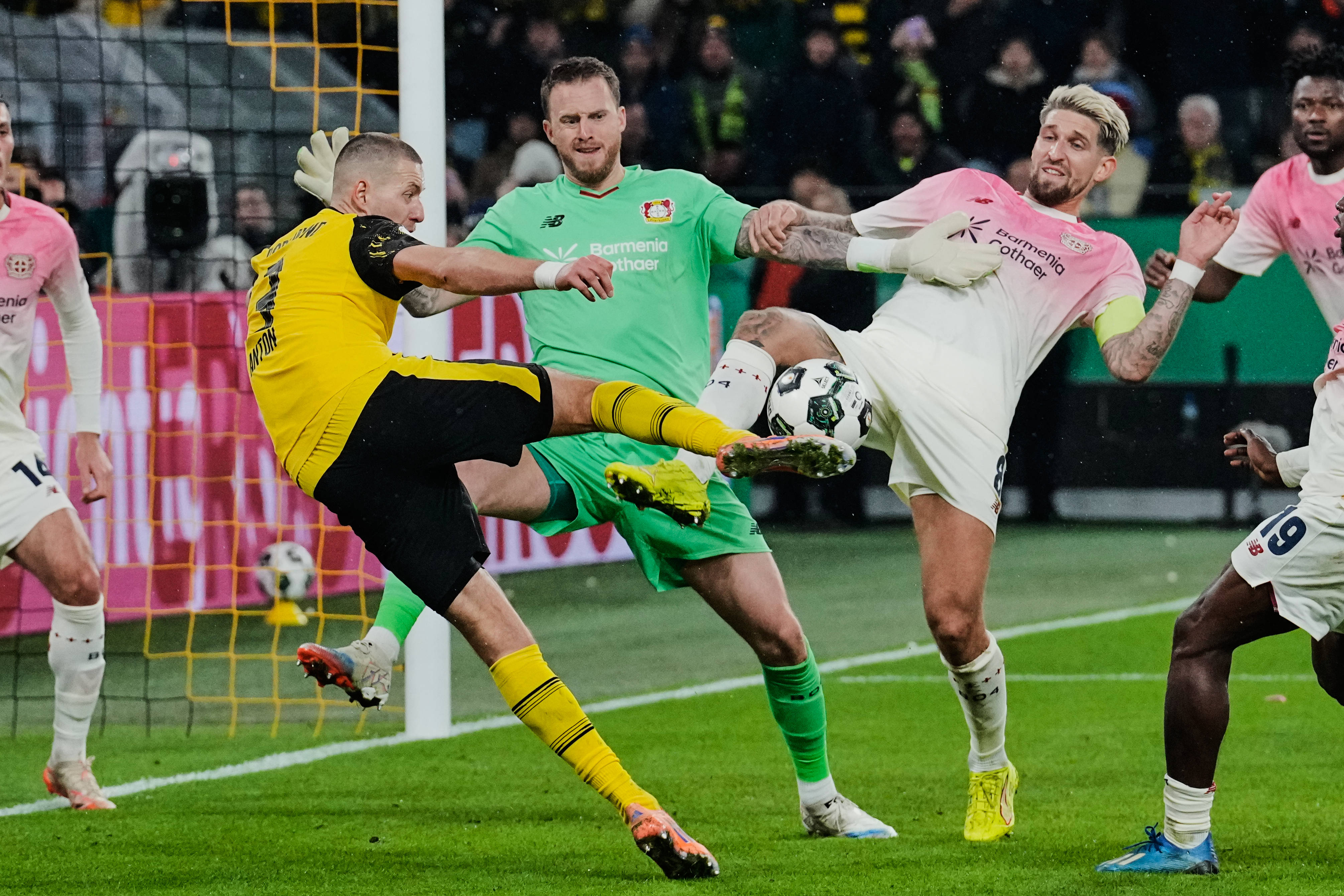 沃尔夫斯堡不敌多特蒙德,连胜美好未实现 沃尔夫斯堡不敌多特蒙德,连胜美好未实现