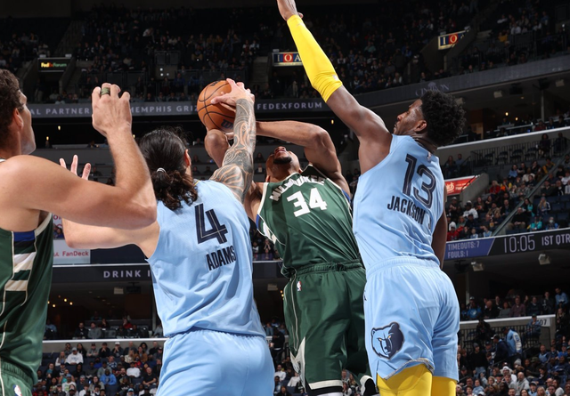 灰熊逆转雄鹿,福克斯带队取胜 灰熊逆转雄鹿,福克斯带队取胜