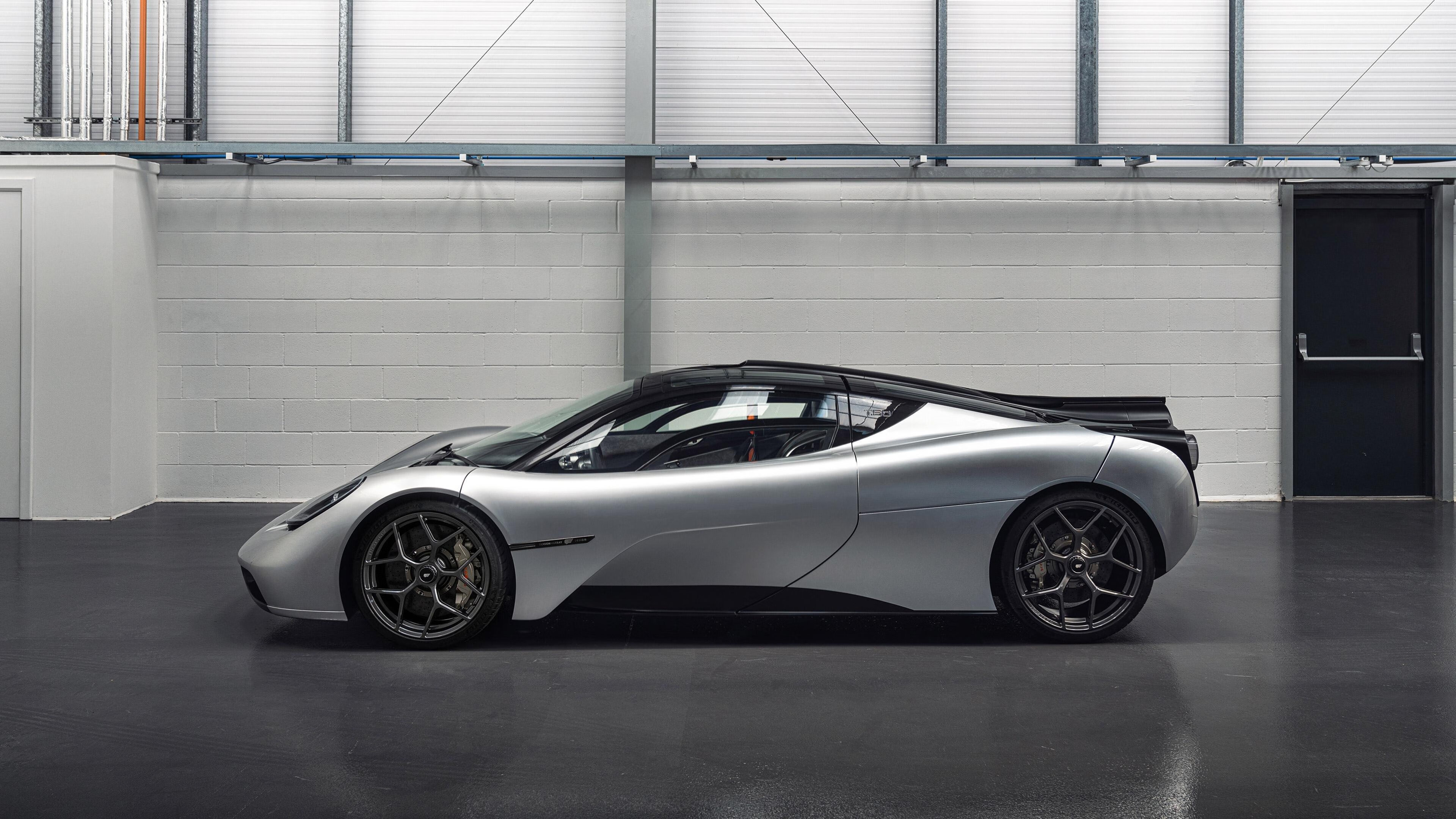 制胜弯道,周冠宇星月之夜逆转马丁