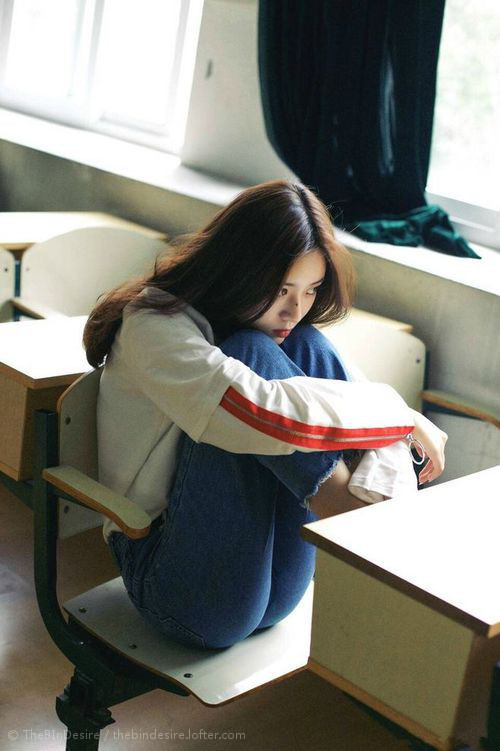 红土小子举起了新权杖，当联合杯的热浪淹没温网的草香