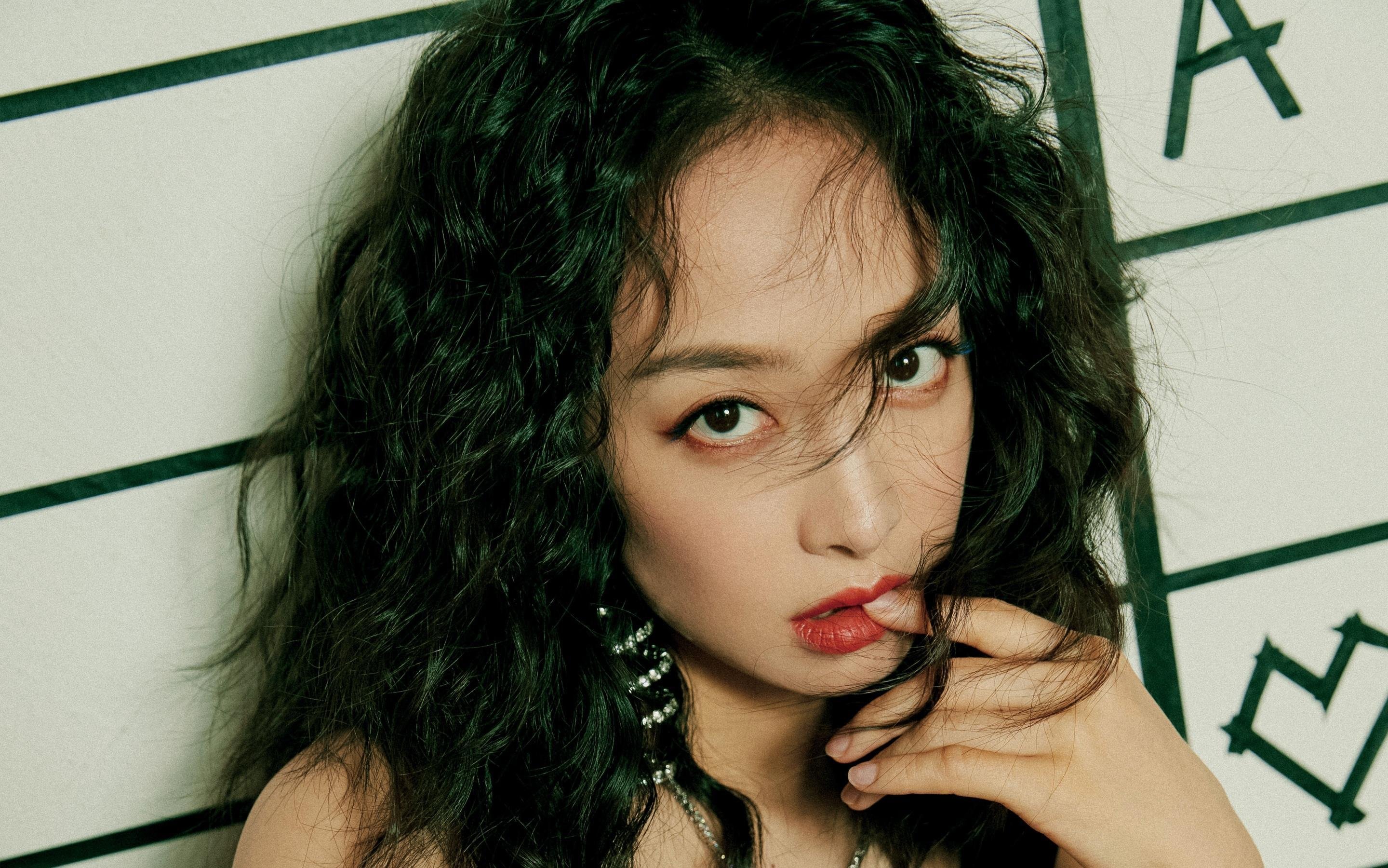 绝地反击！红牛闪电战击碎索伯梦幻开局，塞恩斯一停封神铸就经典逆转