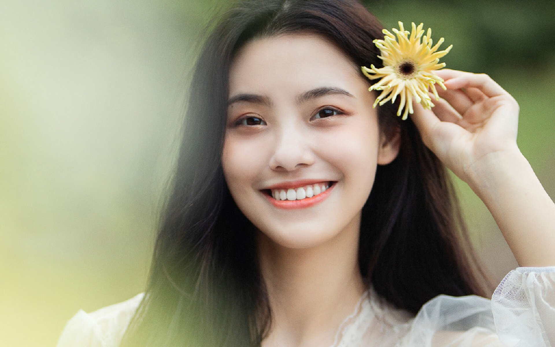 钢铁巨兽的狭路相逢,当公牛在街道带走鹈鹕